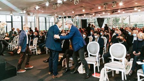 « Les communes ont tenu à préciser que les “Villes et villages fleuris’’ confortaient l’image positive de notre pays en accordant une place essentielle au végétal et au vivant », se réjouit le CNVVF, à l’issue d’une cérémonie qui a pu se dérouler normalement malgré le contexte sanitaire. ©CNVVF